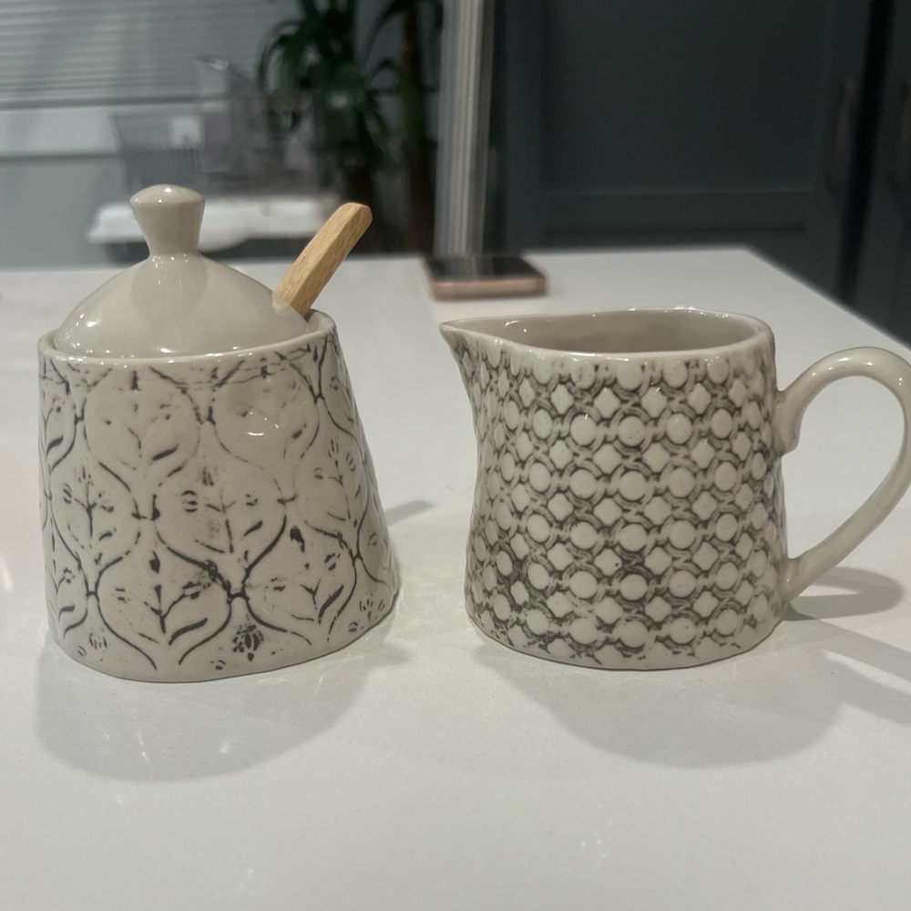 Patterned Cream and Gray Serveware Set